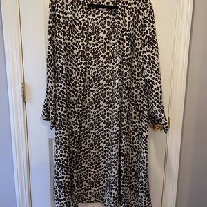 Long sleeved, open cover up